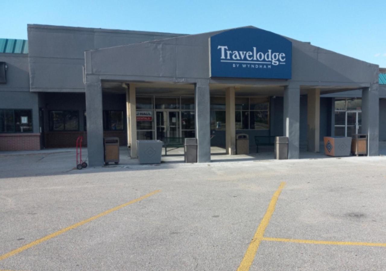 Travelodge By Wyndham Lincoln Northeast Bagian luar foto