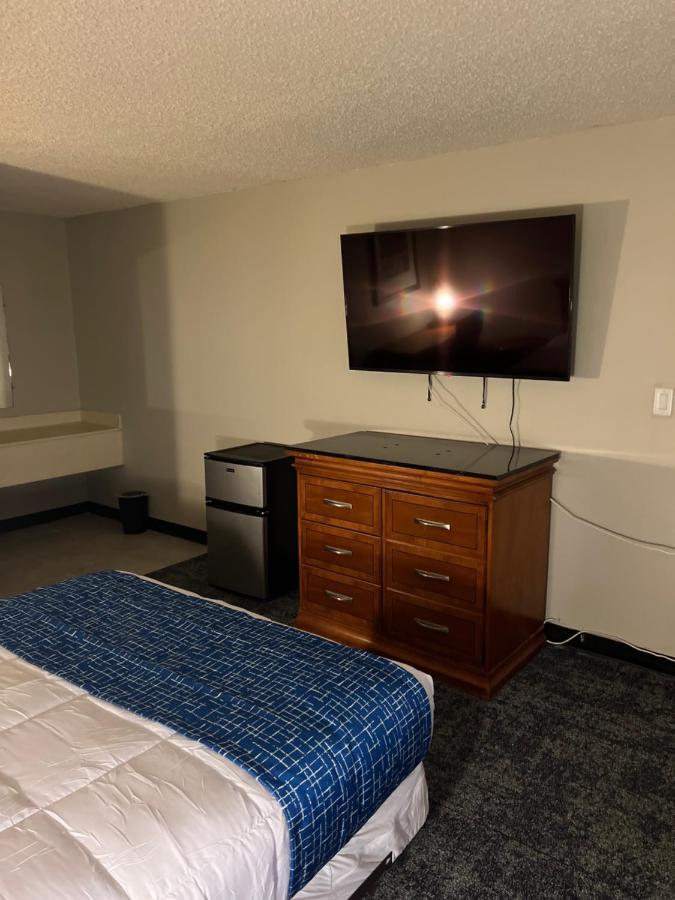 Travelodge By Wyndham Lincoln Northeast Bagian luar foto