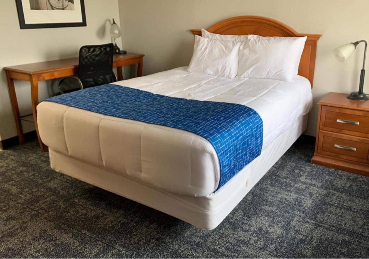 Travelodge By Wyndham Lincoln Northeast Bagian luar foto