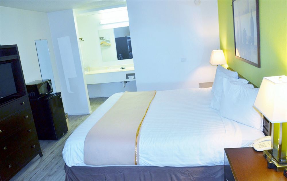 Travelodge By Wyndham Lincoln Northeast Bagian luar foto