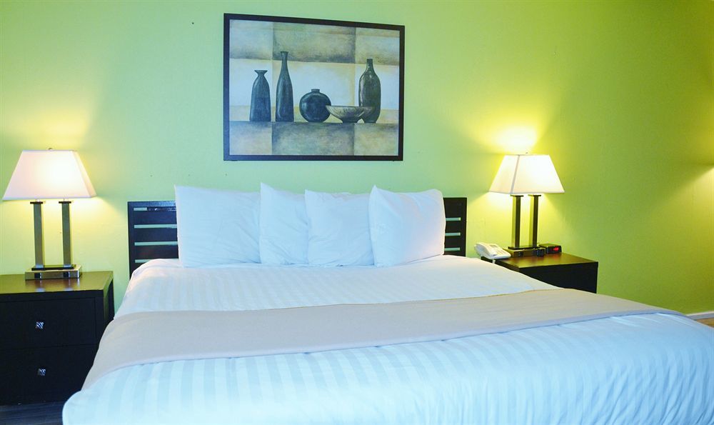 Travelodge By Wyndham Lincoln Northeast Bagian luar foto